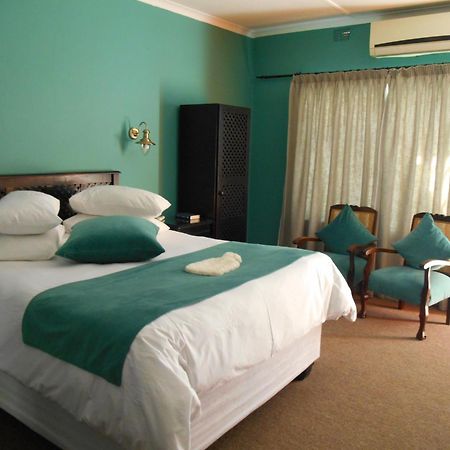 Graaff-Reinet Obesa Lodge מראה חיצוני תמונה