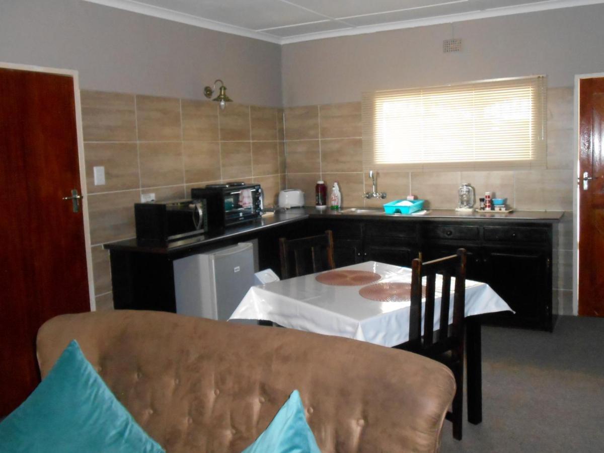 Graaff-Reinet Obesa Lodge מראה חיצוני תמונה