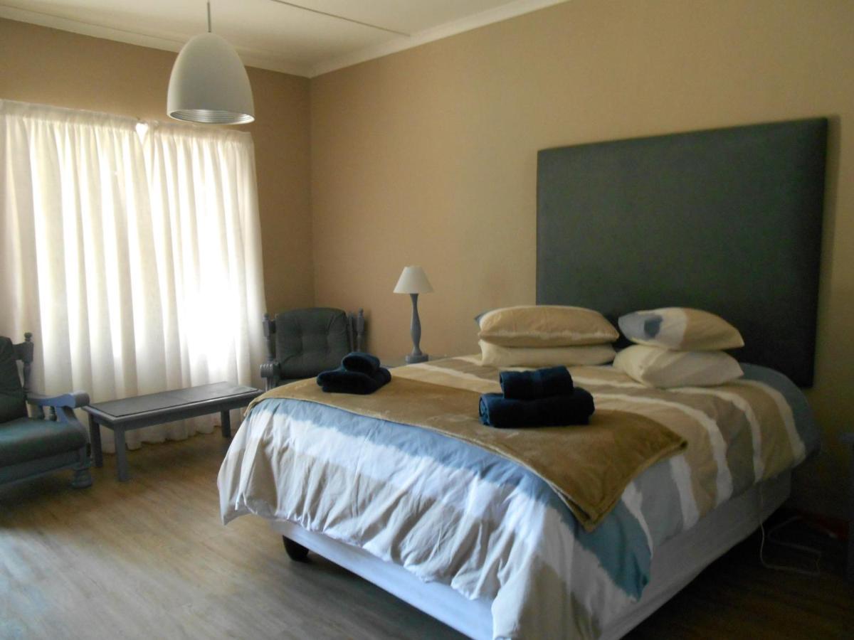 Graaff-Reinet Obesa Lodge מראה חיצוני תמונה
