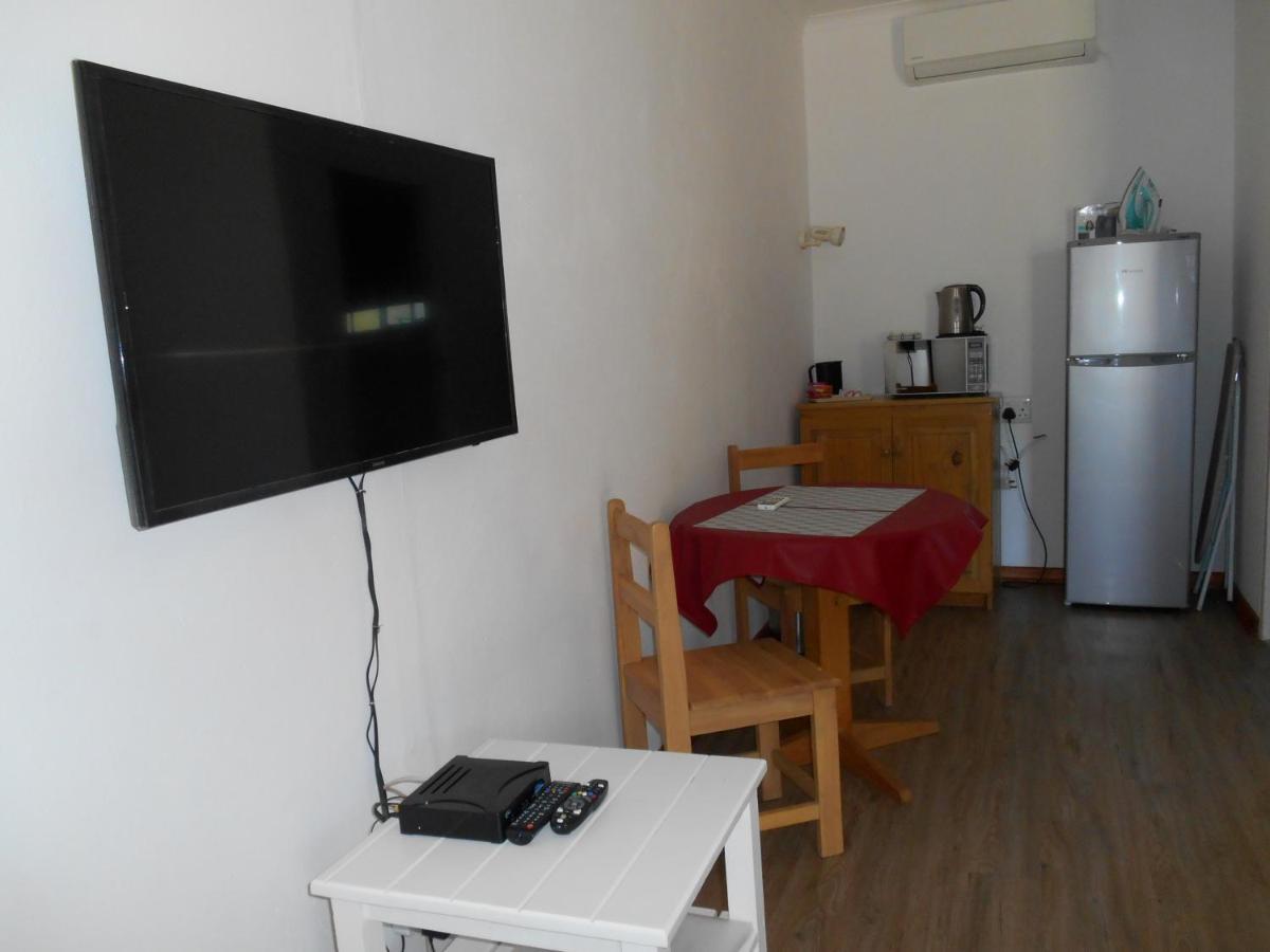 Graaff-Reinet Obesa Lodge מראה חיצוני תמונה