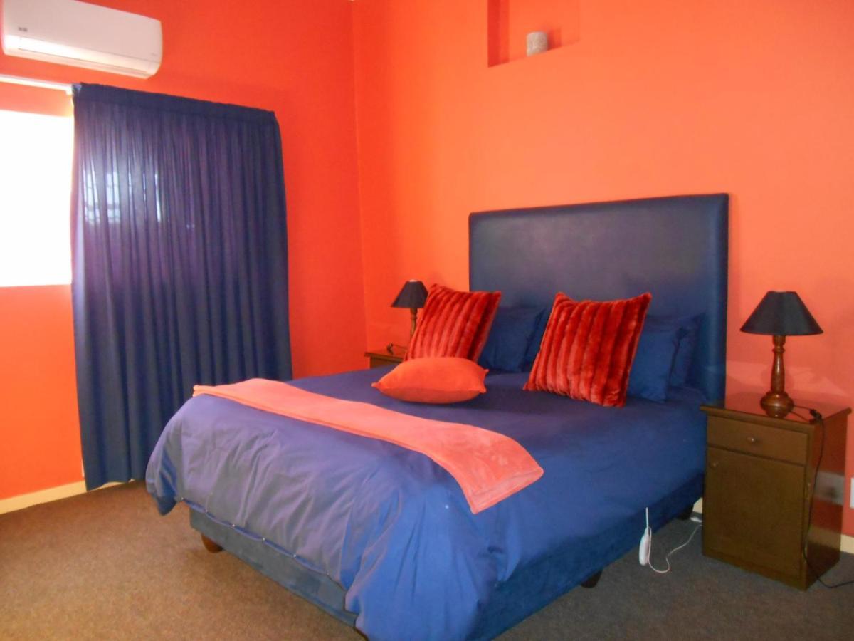 Graaff-Reinet Obesa Lodge מראה חיצוני תמונה