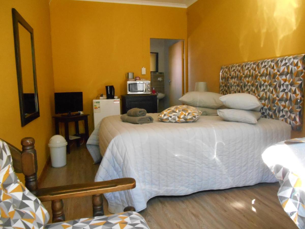 Graaff-Reinet Obesa Lodge מראה חיצוני תמונה