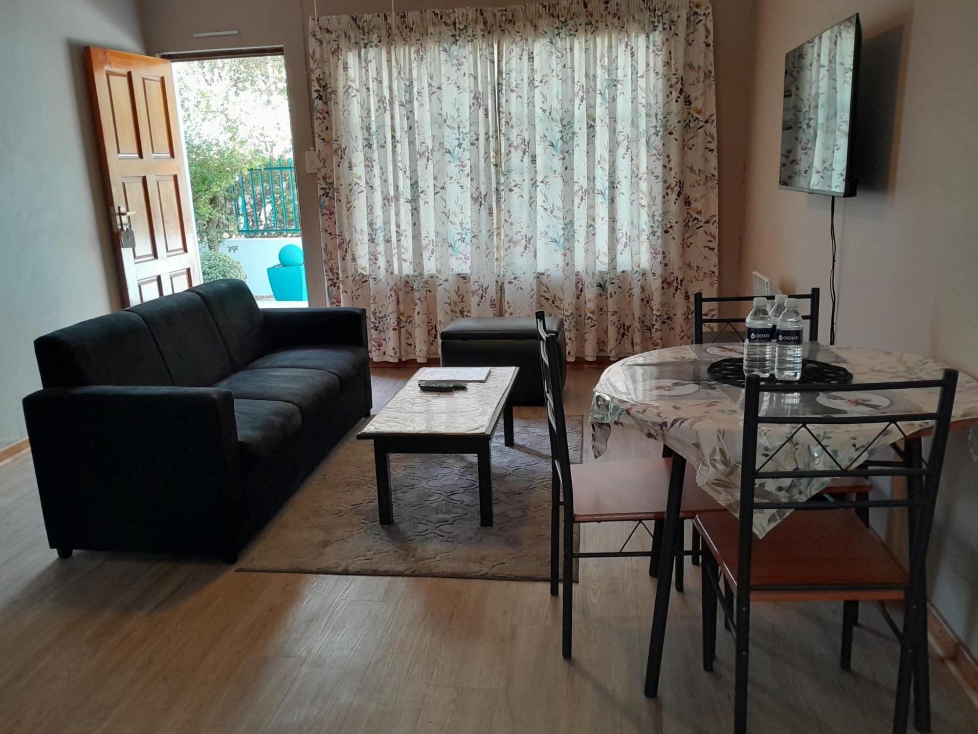 Graaff-Reinet Obesa Lodge מראה חיצוני תמונה