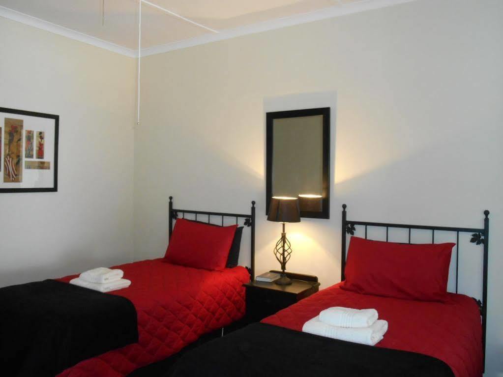 Graaff-Reinet Obesa Lodge מראה חיצוני תמונה