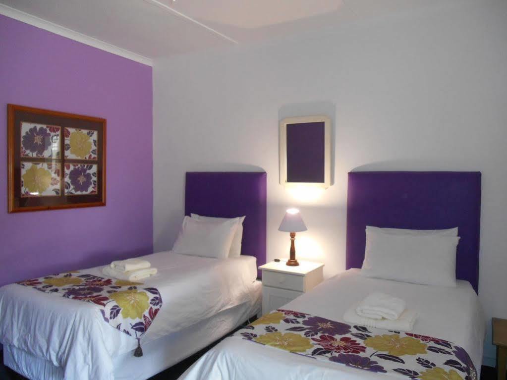 Graaff-Reinet Obesa Lodge מראה חיצוני תמונה