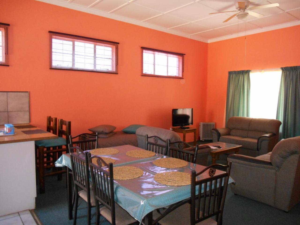Graaff-Reinet Obesa Lodge מראה חיצוני תמונה