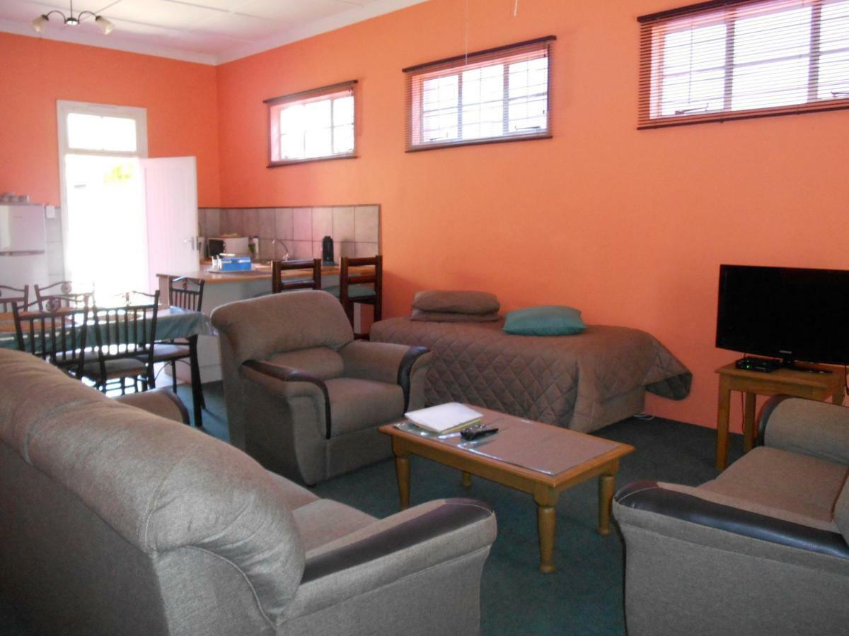 Graaff-Reinet Obesa Lodge מראה חיצוני תמונה