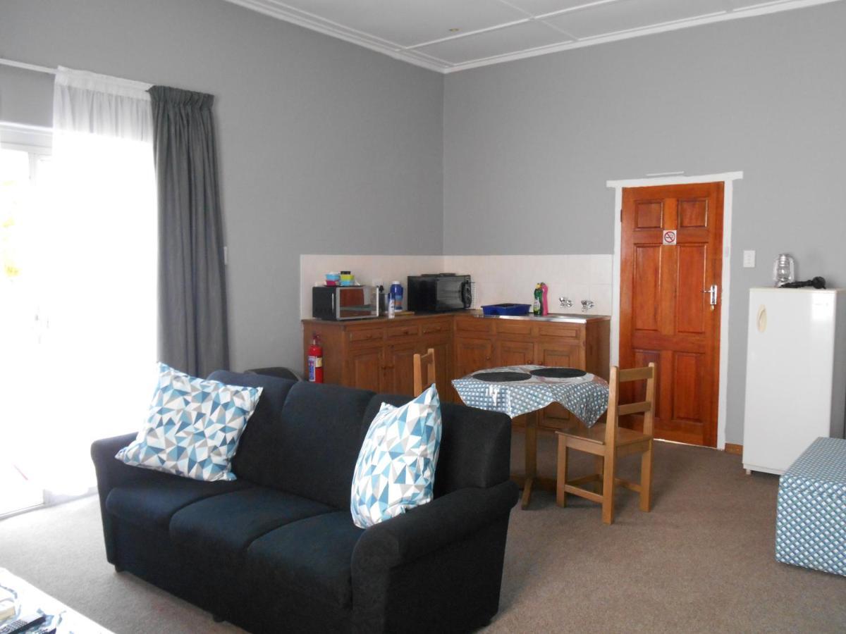 Graaff-Reinet Obesa Lodge מראה חיצוני תמונה